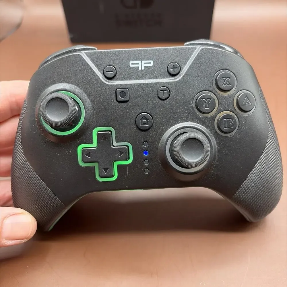 Bundle: x2 Nintendo Switch Controller, Docking Station, Joy Con Grip